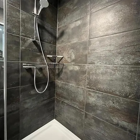 Blue Tropic Retreat * Linz